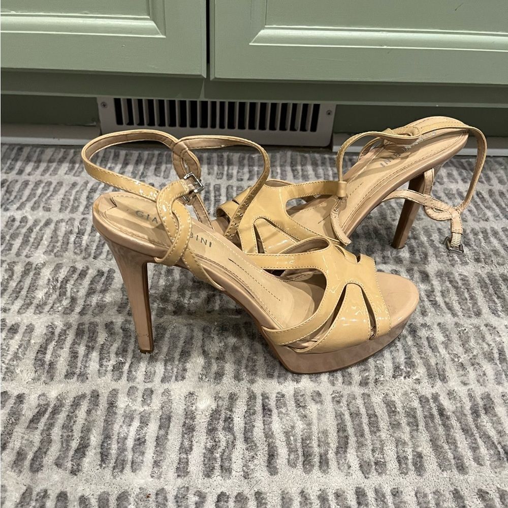 Giani Bini Womens Kelli T-Strap Platform High Heels Patent Leather Nude Size 8